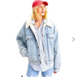 Levi’s Premium 90s Sherpa trucker jacket